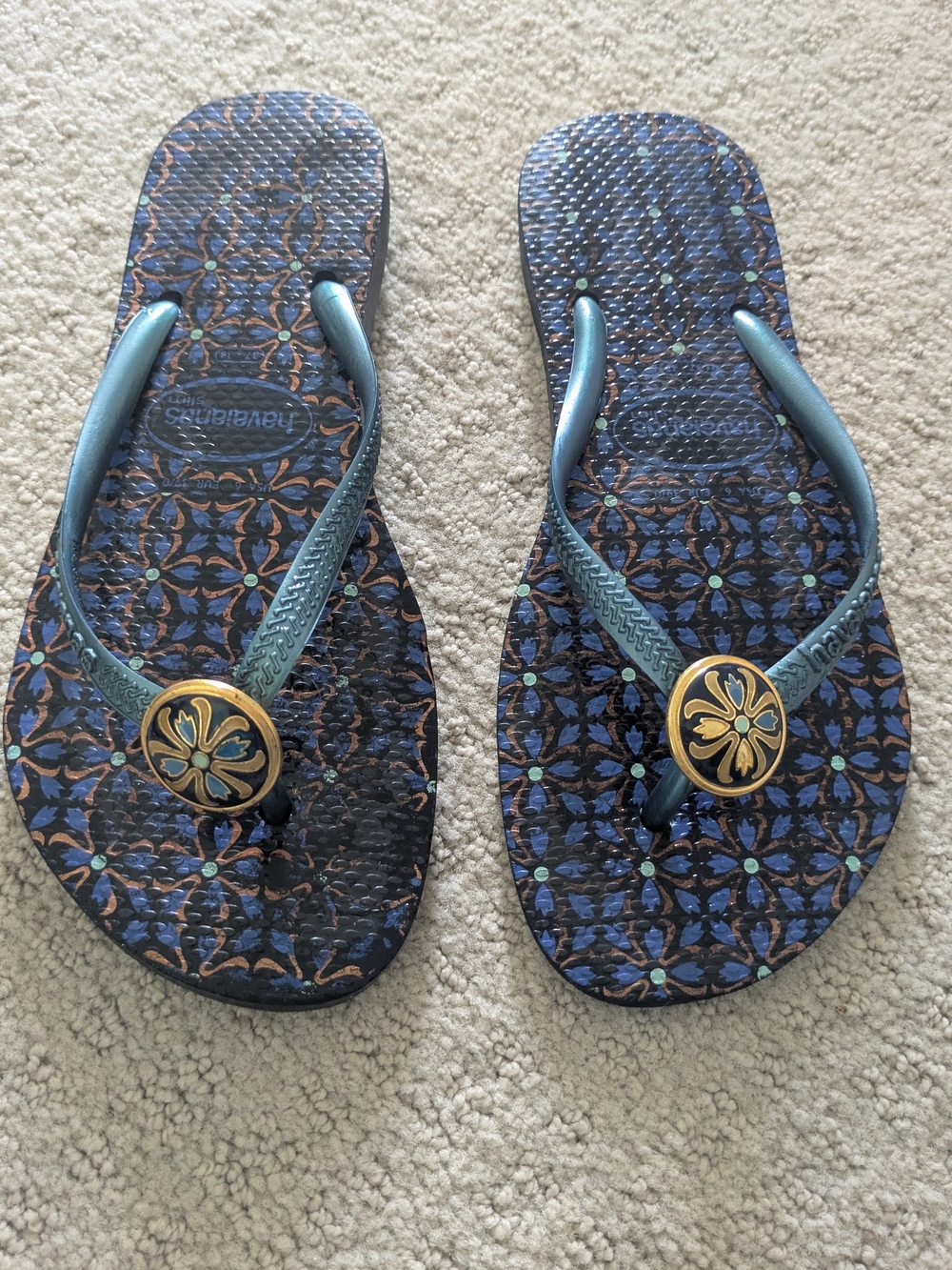 Havaianas Women's Blue Patterned Flip Flops with Gold Accent - Size 7/8